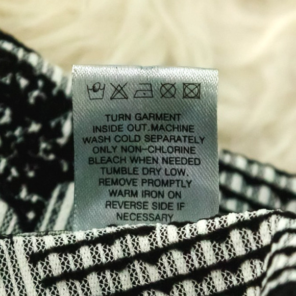 Damee Inc Size Medium M White Black Floral Geometric Print Button Artsy Jacket - Picture 5 of 6